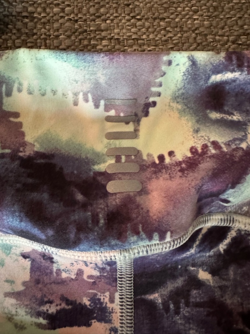 Under Armour Capri leggings Women's HeatGear compression multicolored design - Picture 2 of 12